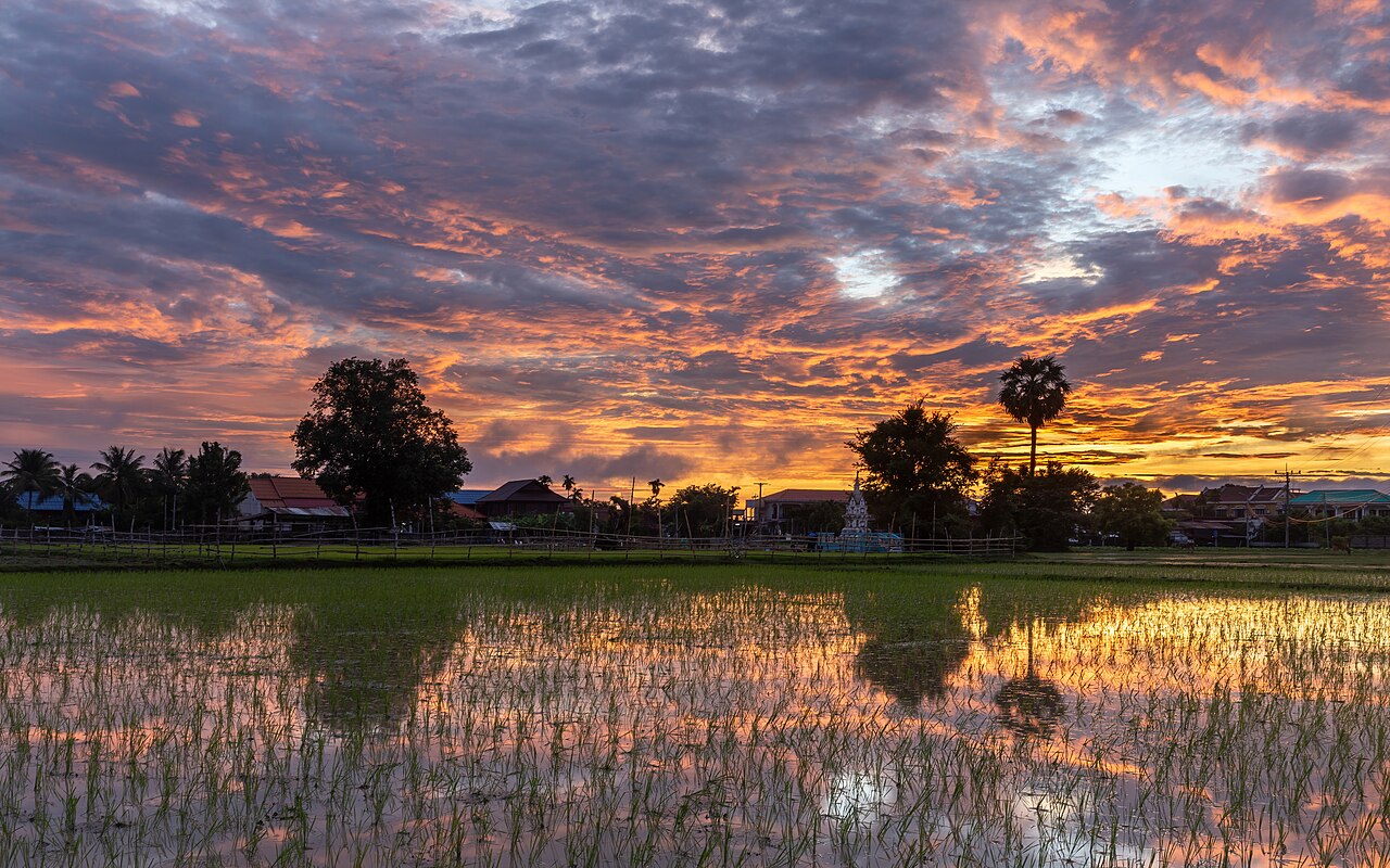 Colorful sky with orange and pink clouds reflectin