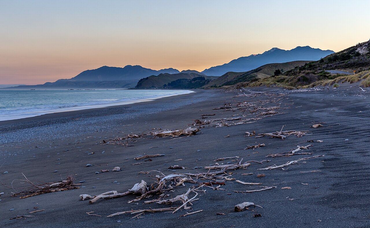 Black sand beach north of Kaikoura, Canterbury, Ne